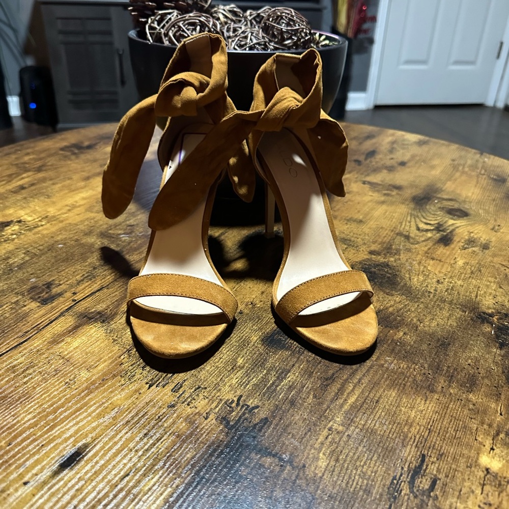 Elegant Tan Women's Heels